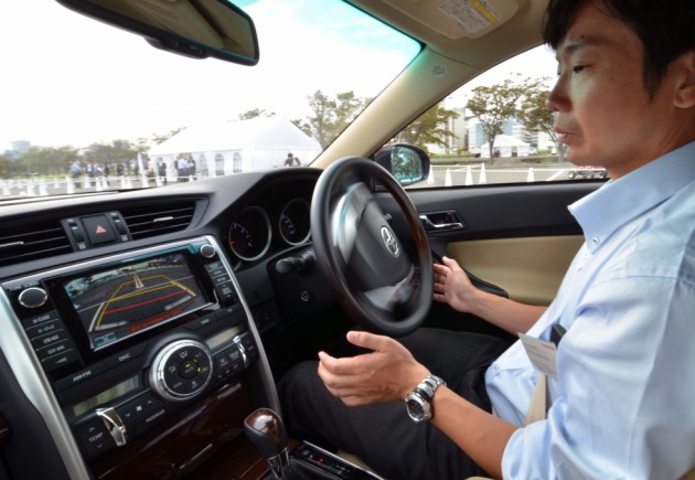 Представитель Toyota: автономные автомобили не такие и умные