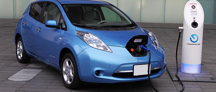 Toyota: электромобили еще не готовы к массовому потреблению